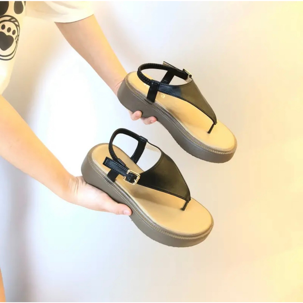 Dép sandal bản quai tam giác xỏ ngón siêu hot hè 2023