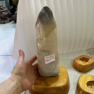 Cây đá, trụ đá thạch trắng khói cao 29 cm, nặng 2.4 kg cả đế