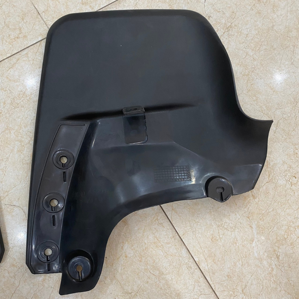 Chắn bùn bánh sau xe Fortuner 2017 2018 2019 2020 2021 2022