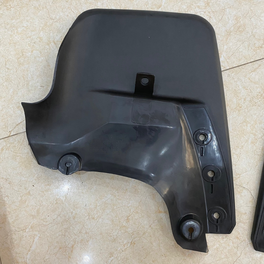 Chắn bùn bánh sau xe Fortuner 2017 2018 2019 2020 2021 2022