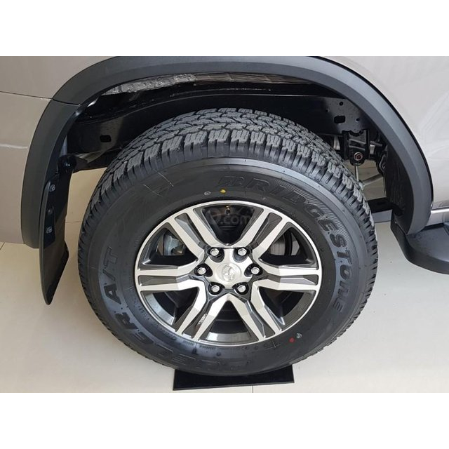 Chắn bùn bánh sau xe Fortuner 2017 2018 2019 2020 2021 2022
