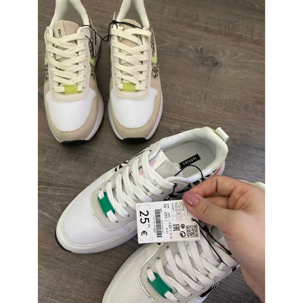 Giày thể thao hoạ tiết vằn đốm