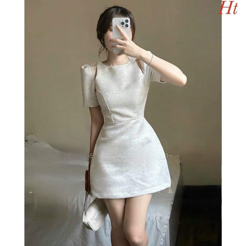 Váy tatfa gấm khoét vai đính đá H2V966
