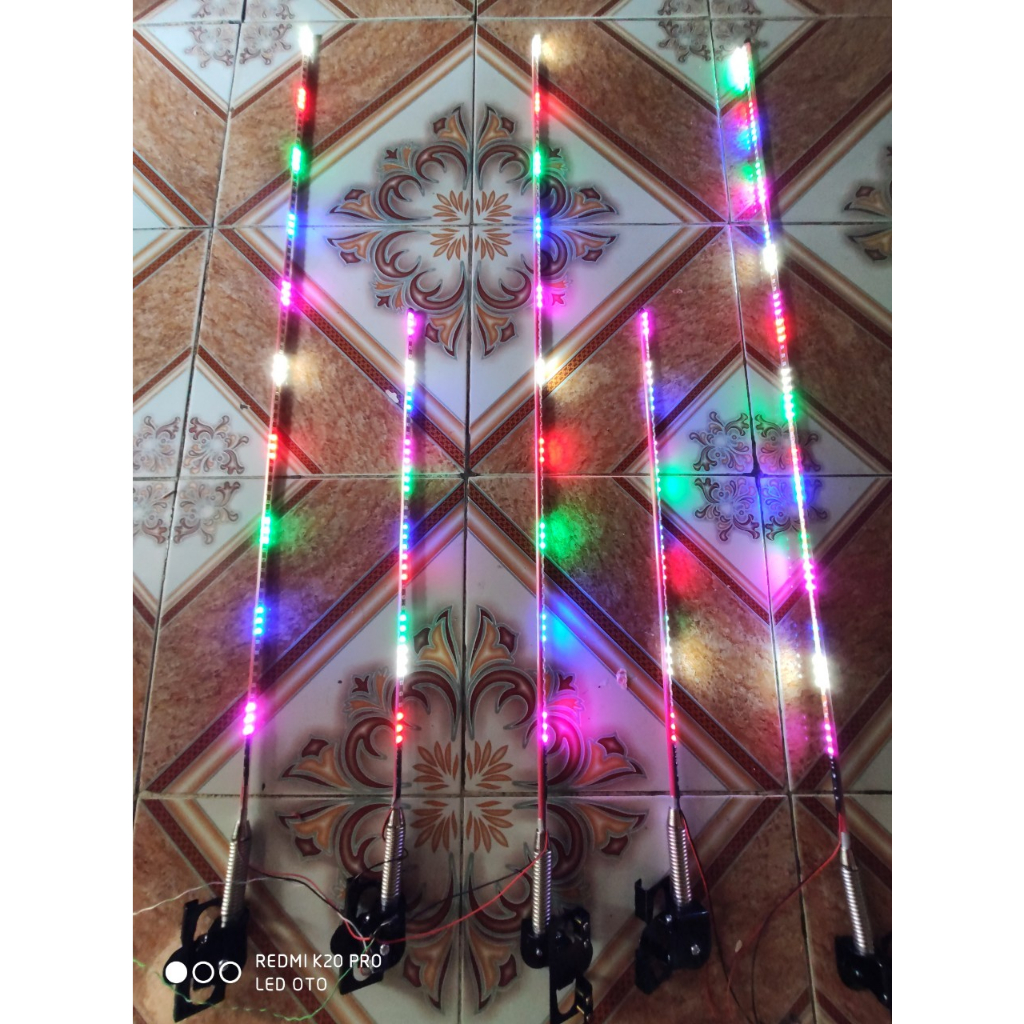 Râu Ăng ten led xe tải nháy đuổi 7 màu dài 0.6m và 1.0m chạy điện 12v-24v