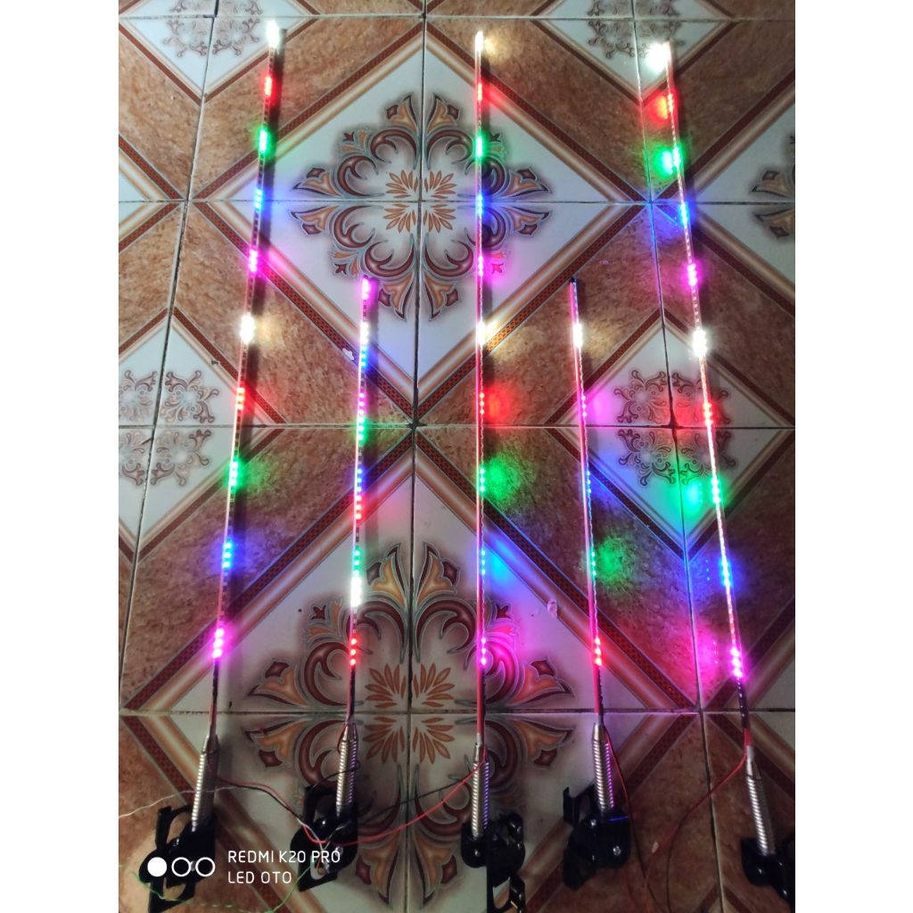 Râu Ăng ten led xe tải nháy đuổi 7 màu dài 0.6m và 1.0m chạy điện 12v-24v