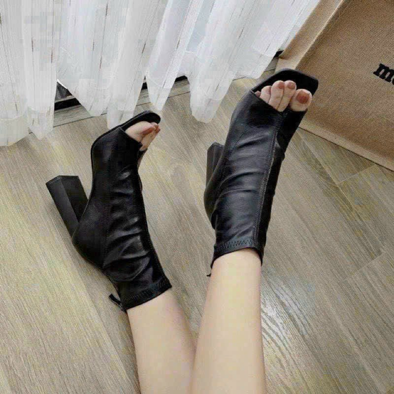 bốt xỏ ngón đế trụ cao 8 phân (  qc có hộp )
