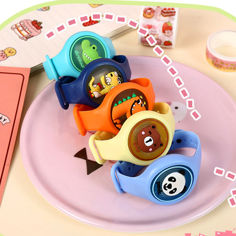 Đồng Hồ Đeo Tay Đuổi Muỗi Có Đèn Phát Sáng Cho Bé