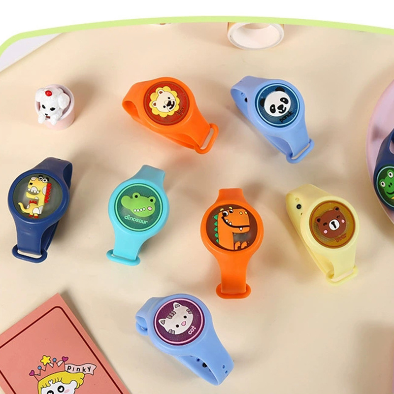 Đồng Hồ Đeo Tay Đuổi Muỗi Có Đèn Phát Sáng Cho Bé