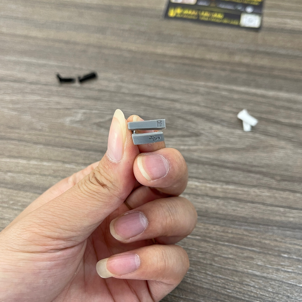 Nút che usb, thẻ nhớ cho điện thoại E72
