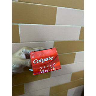 Kem đánh răng trắng răng Colgate Optic White Sparkling 100g