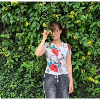 Áo phông hoa hồng