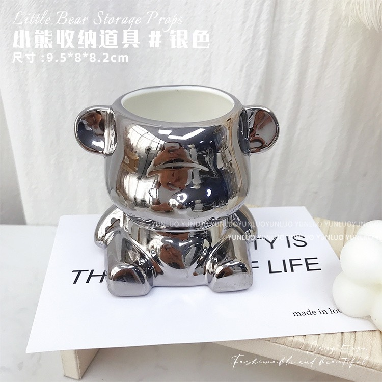 Đựng cọ gấu
