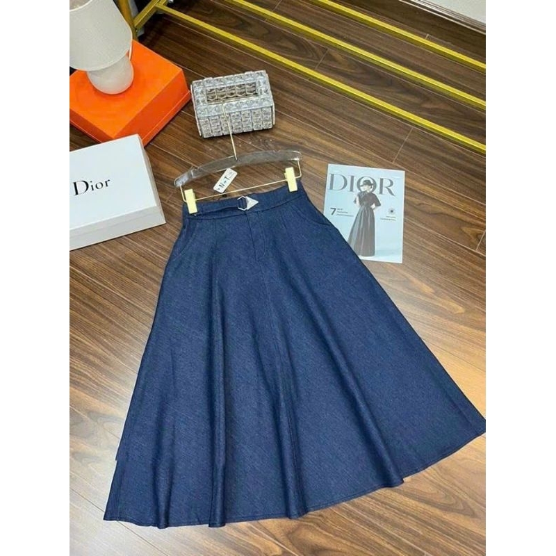 Chân váy jean dáng dài , xòe, có túi