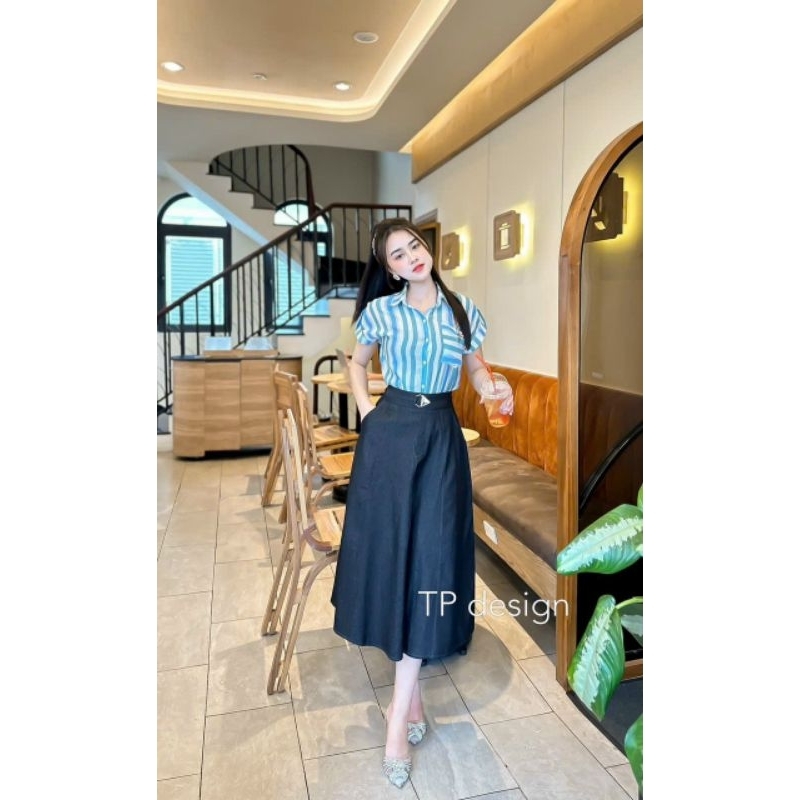 Chân váy jean dáng dài , xòe, có túi