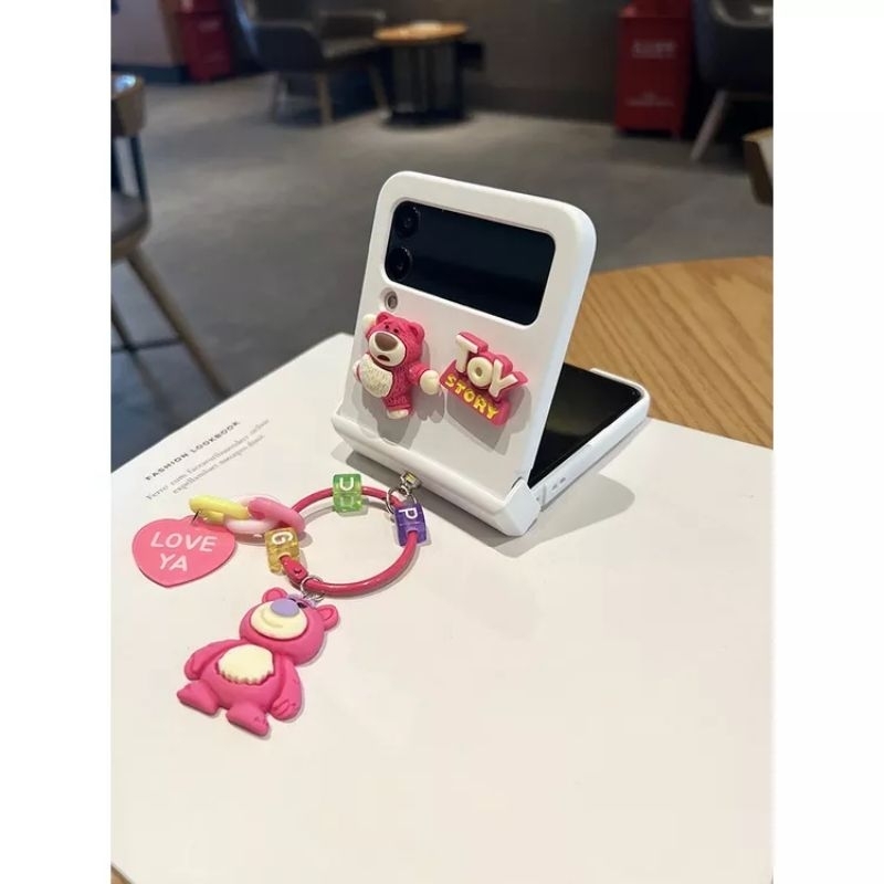 2 mẫu - Ốp Z Flip5 - Z Flip4 - Z FLip3 - Flip5 5G charm gấu dâu Lotso cute kèm tag treo và thanh bảo vệ bản lề