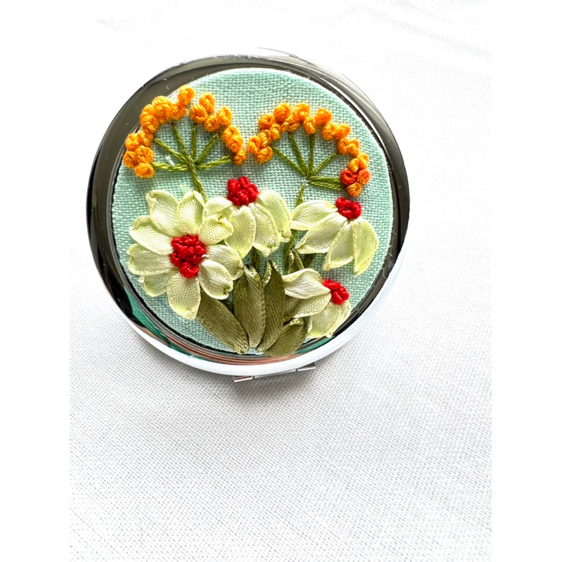 Gương thêu bỏ túi mini Handmade by Chang