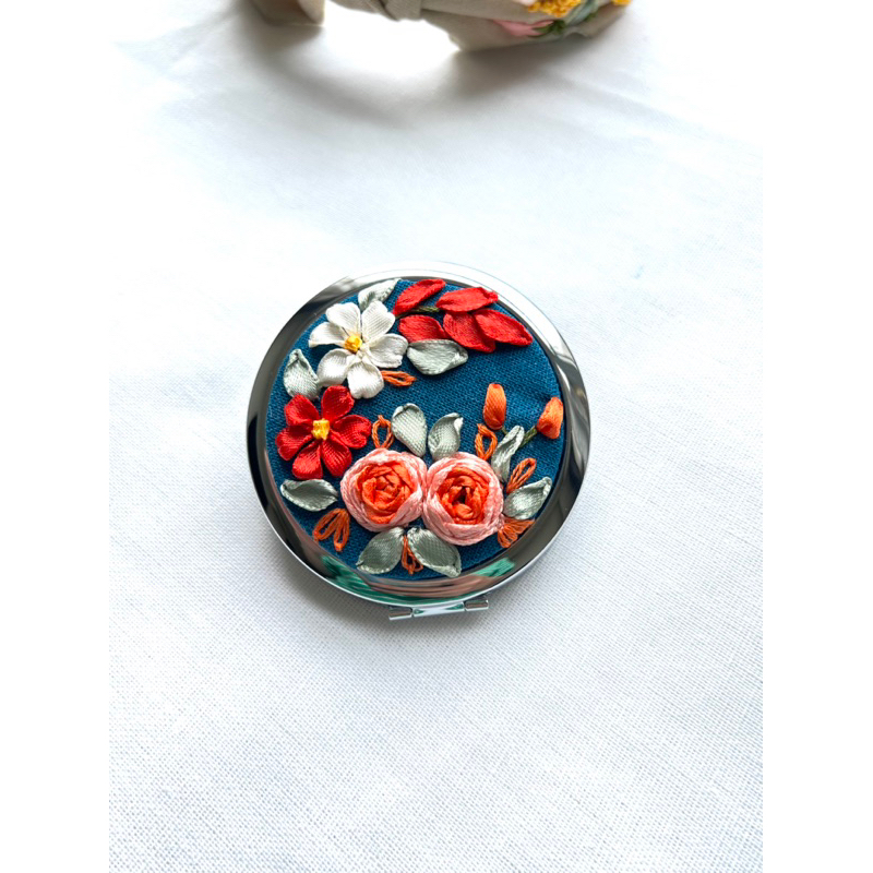 Gương thêu bỏ túi mini Handmade by Chang