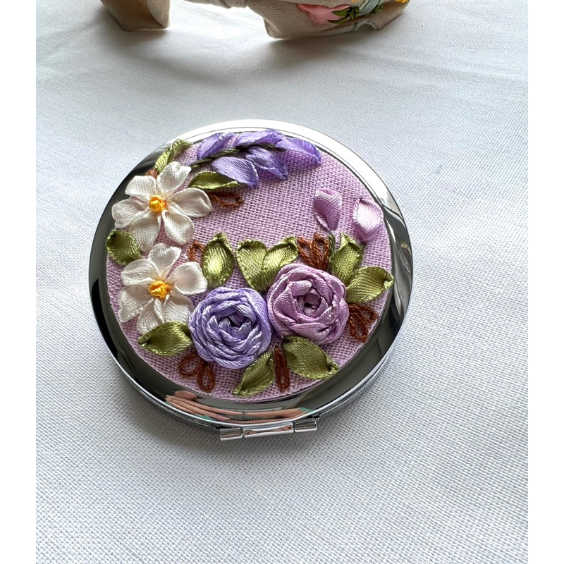 Gương thêu bỏ túi mini Handmade by Chang