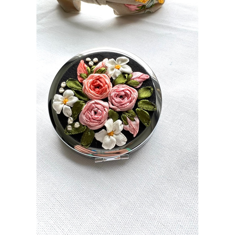 Gương thêu bỏ túi mini Handmade by Chang