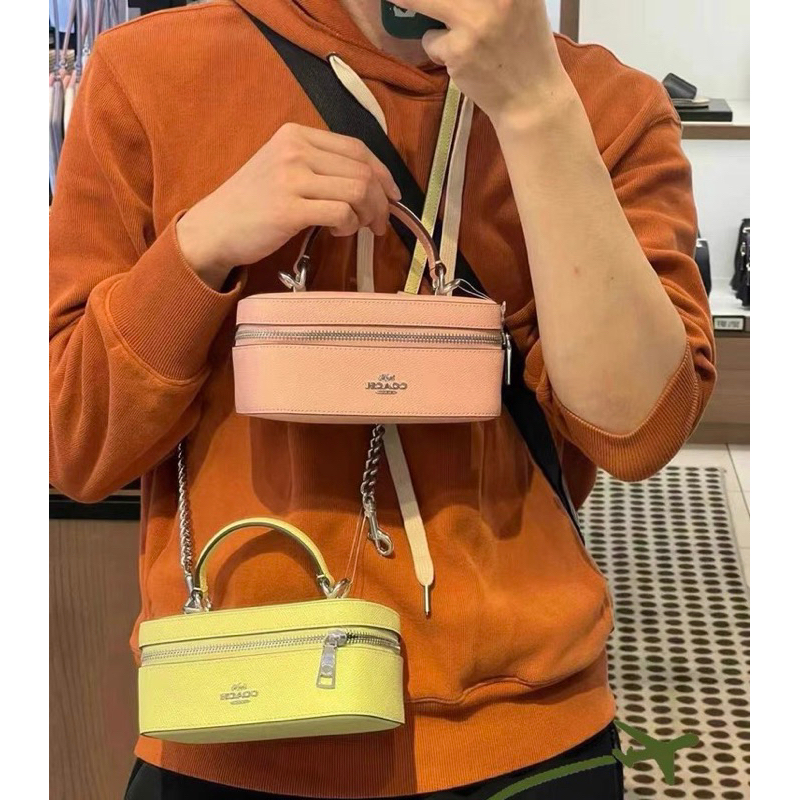 Túi Coach train case màu hồng