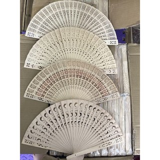 Quạt gỗ khắc hoa văn trang trí