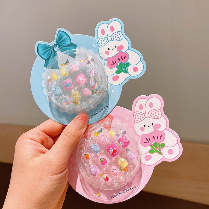 Set 12 Móng Tay Giả Kèm Vòng Tay Cho bé gái