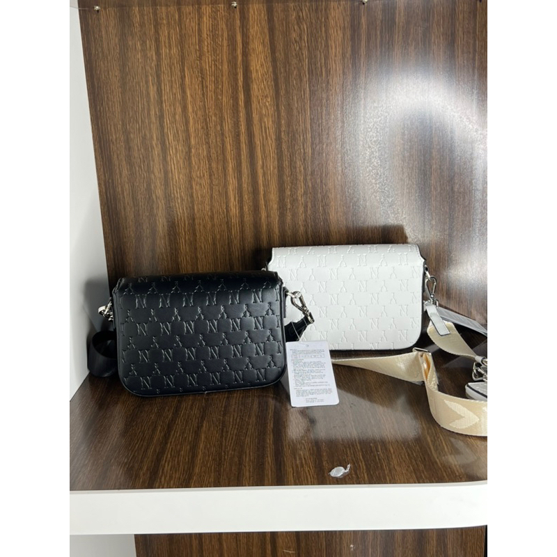 Túi ml b kèm ví dáng hộp hoạ tiết da dập chữ Size 20