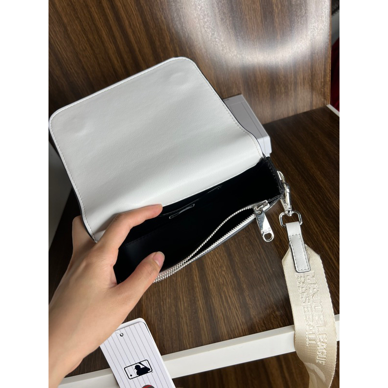 Túi ml b kèm ví dáng hộp hoạ tiết da dập chữ Size 20