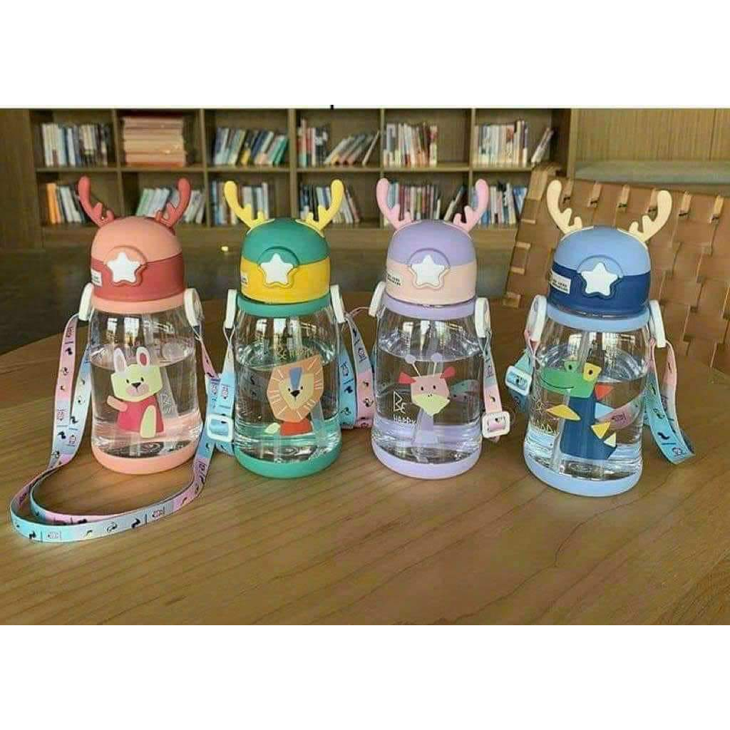 Bình Nước cho bé yêu 600ml Tuần Lộc Sừng Hươu , Bình nước sừng hươu nhựa PP có ống hút, dây đeo hoạt hình dễ thương