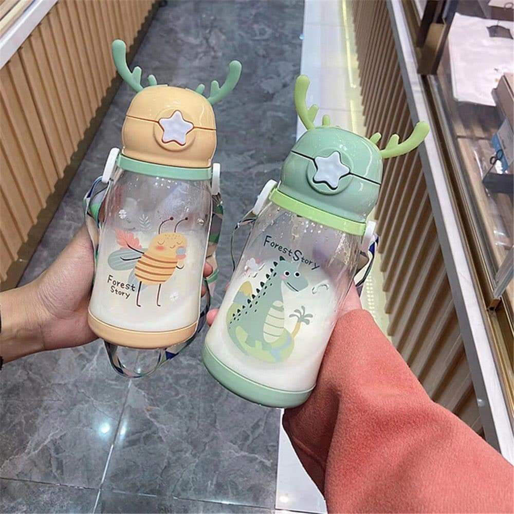 Bình Nước cho bé yêu 600ml Tuần Lộc Sừng Hươu , Bình nước sừng hươu nhựa PP có ống hút, dây đeo hoạt hình dễ thương