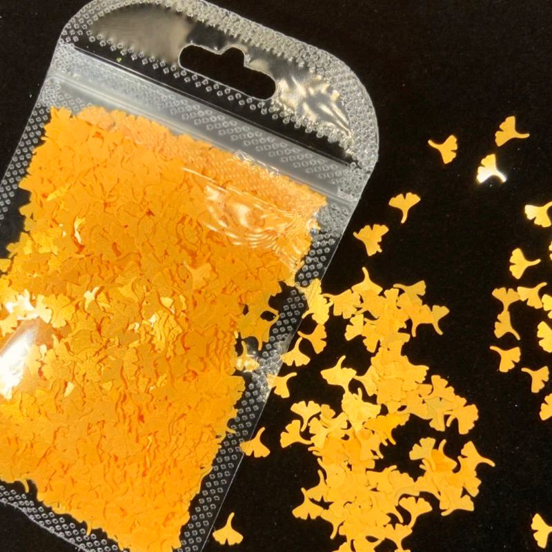 Sẵn lá ngân hạnh, rẻ quạt nhiều màu làm tranh cát chảy