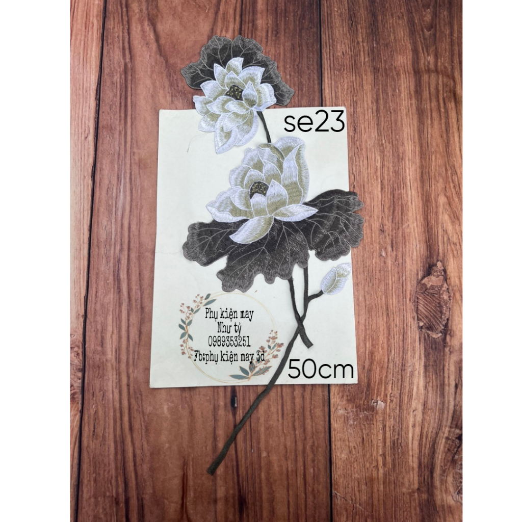 Nhánh hoa sen thêu trang trí