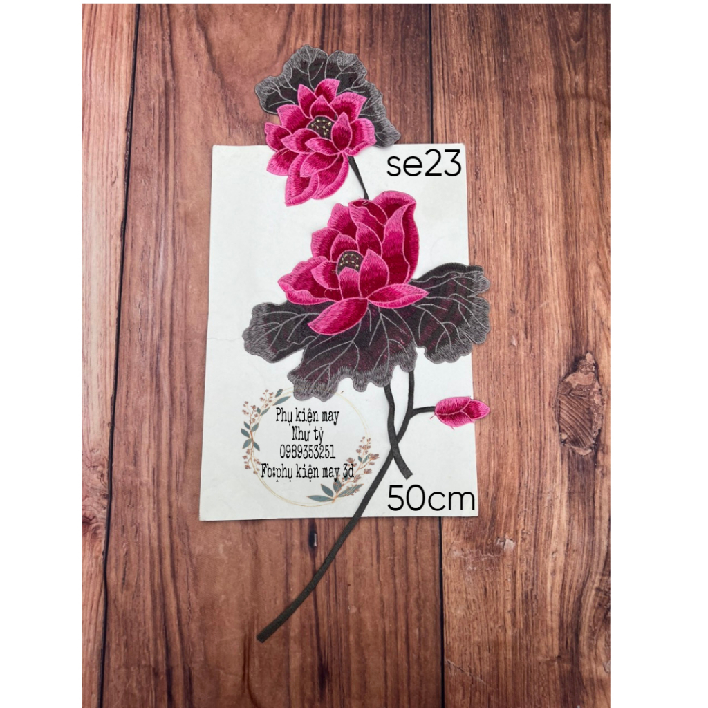 Nhánh hoa sen thêu trang trí