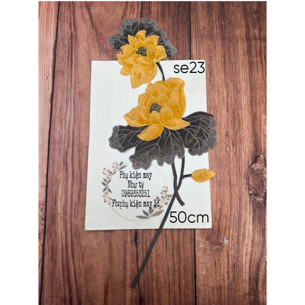 Nhánh hoa sen thêu trang trí