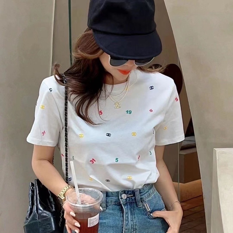 Áo Thun Croptop Nhún Eo In Logo Chữ Số Nhiều Màu