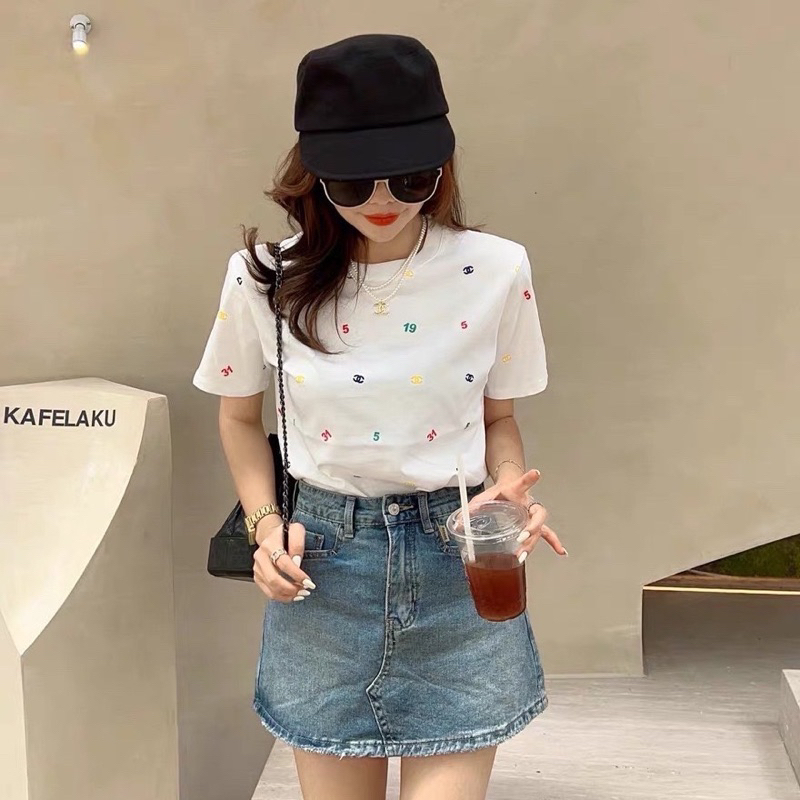 Áo Thun Croptop Nhún Eo In Logo Chữ Số Nhiều Màu