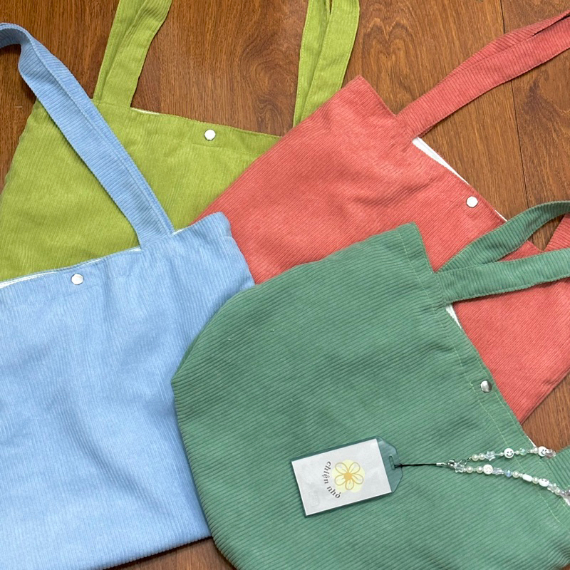 Túi tote có nút bấm