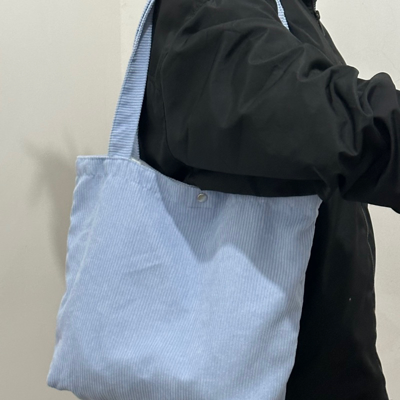 Túi tote có nút bấm