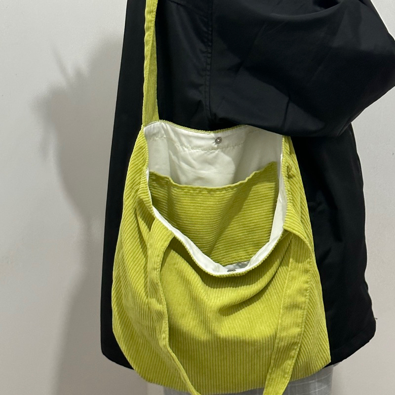 Túi tote có nút bấm