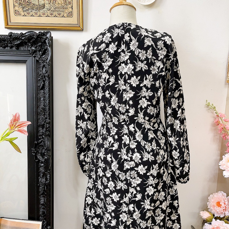 Đầm midi đen hoa tay dài