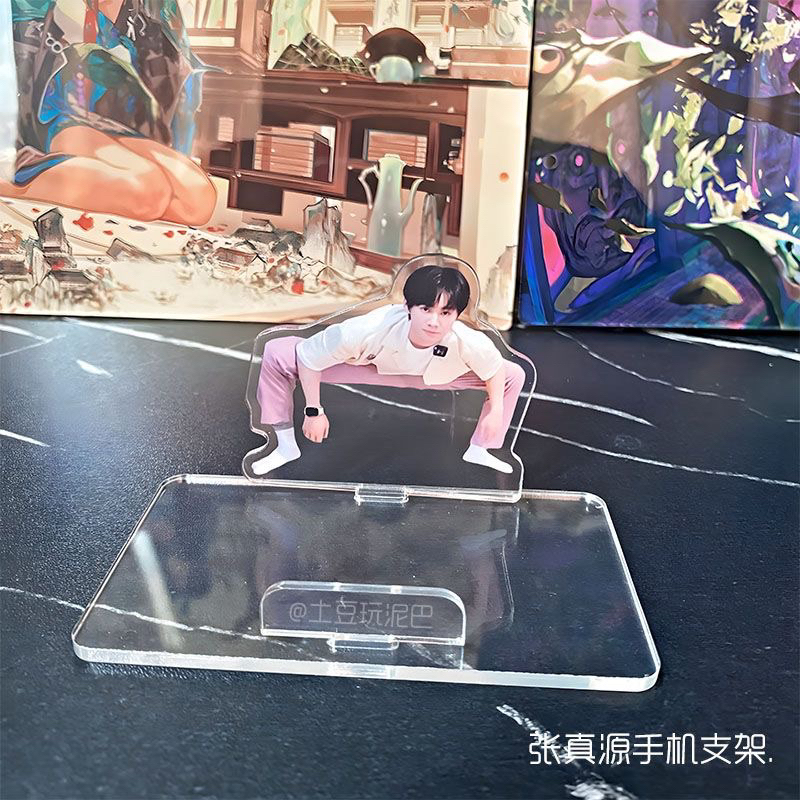 Standee mica đỡ điện thoại Tống Á Hiên, Mã Gia Kỳ, Trương Chân Nguyên