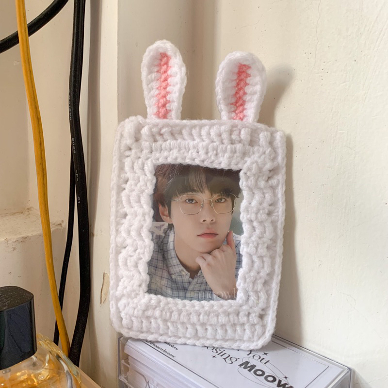 Card holder/ toploader thỏ bằng len