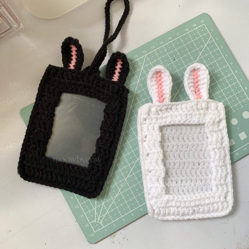 Card holder/ toploader thỏ bằng len