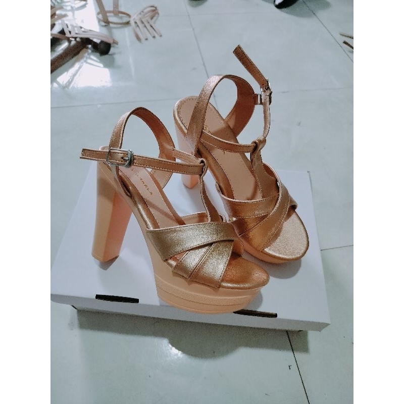 Giày cao gót xuồng  12cm  Quai  chéo  hậu  khóa  gài.