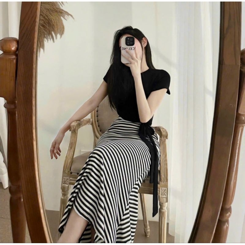 Set Áo Croptop Tay Ngắn Cổ Tròn Khoét Cột Dây 1 Bên Eo Và Chân Váy Xòe Đuôi Cá Kẻ Sọc Ngang - Dài Maxi Ôm Body Sexy Cute
