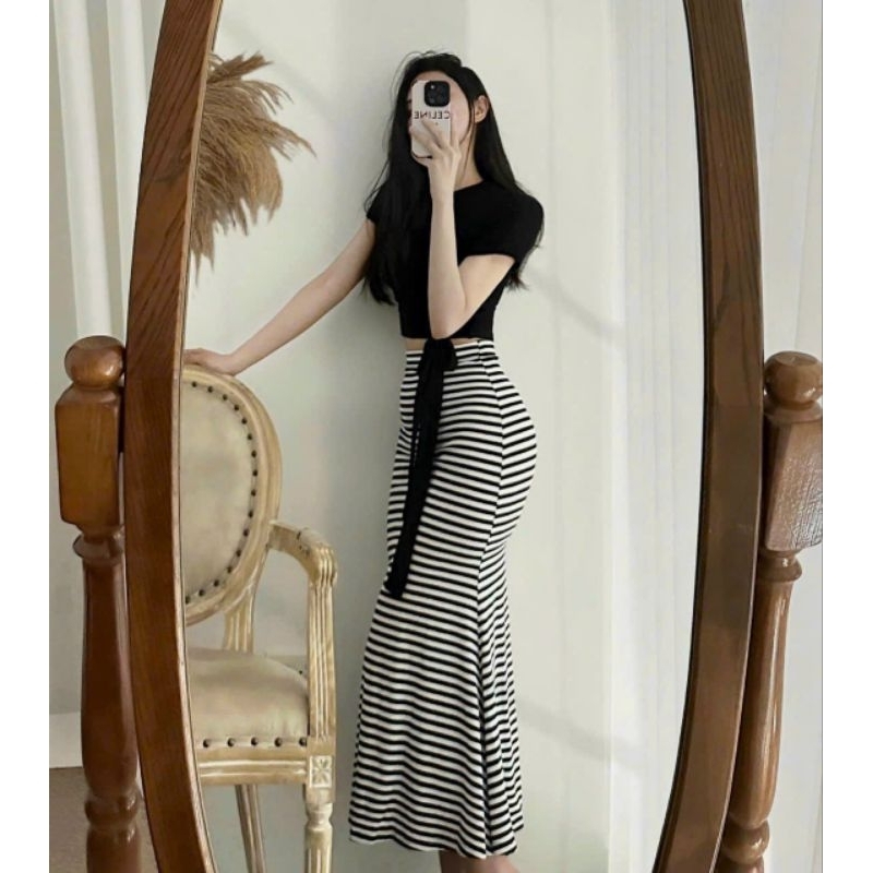 Set Áo Croptop Tay Ngắn Cổ Tròn Khoét Cột Dây 1 Bên Eo Và Chân Váy Xòe Đuôi Cá Kẻ Sọc Ngang - Dài Maxi Ôm Body Sexy Cute