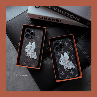 Ốp lưng iphone, lưng da đính gấu thêu lv, lưng lót nhung cao cấp, iphone x xs max 11 12 13 14 15 pro max