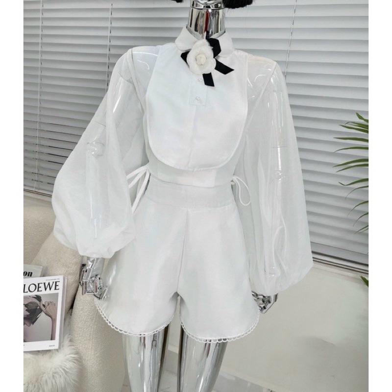 Set bộ đồ nữ phong cách tiểu thư gồm áo sơ mi tay phồng kèm quần short và áo yếm màu trắng