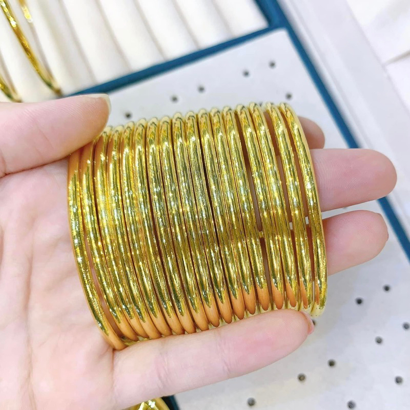 Vòng tay đồng vàng trơn khoá lưỡi gà khắc 18 không phai màu