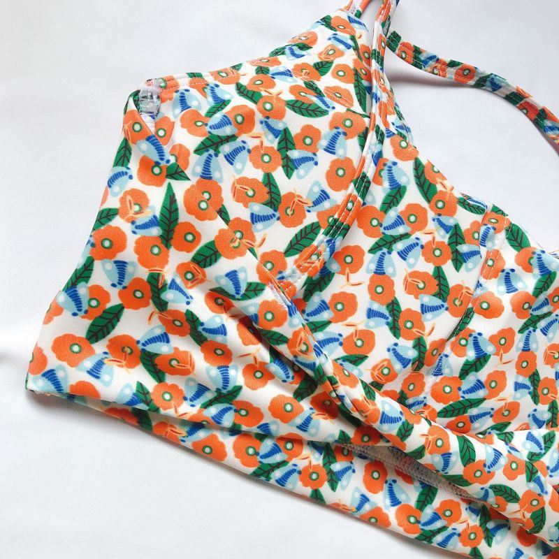 Áo tập yoga tập gym aerobic Quảng Châu cao cấp hoa nhí hở lưng phong cách trẻ trung